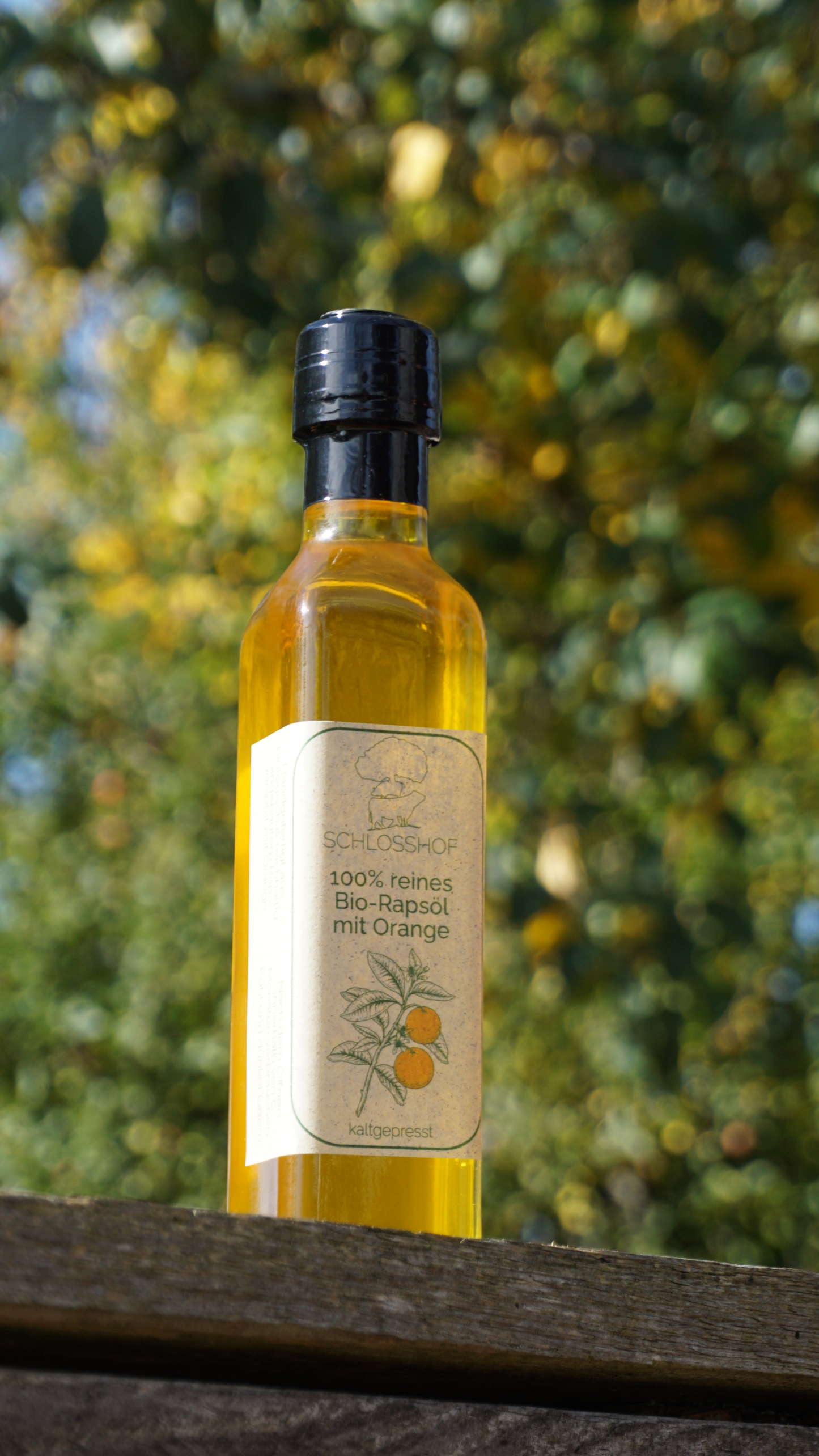 Reines Bio-Rapsöl verfeinert mit Orange. Handgefertigt, nachhaltig, vegan, biologisch angebaut. Direkt vom Bauernhof