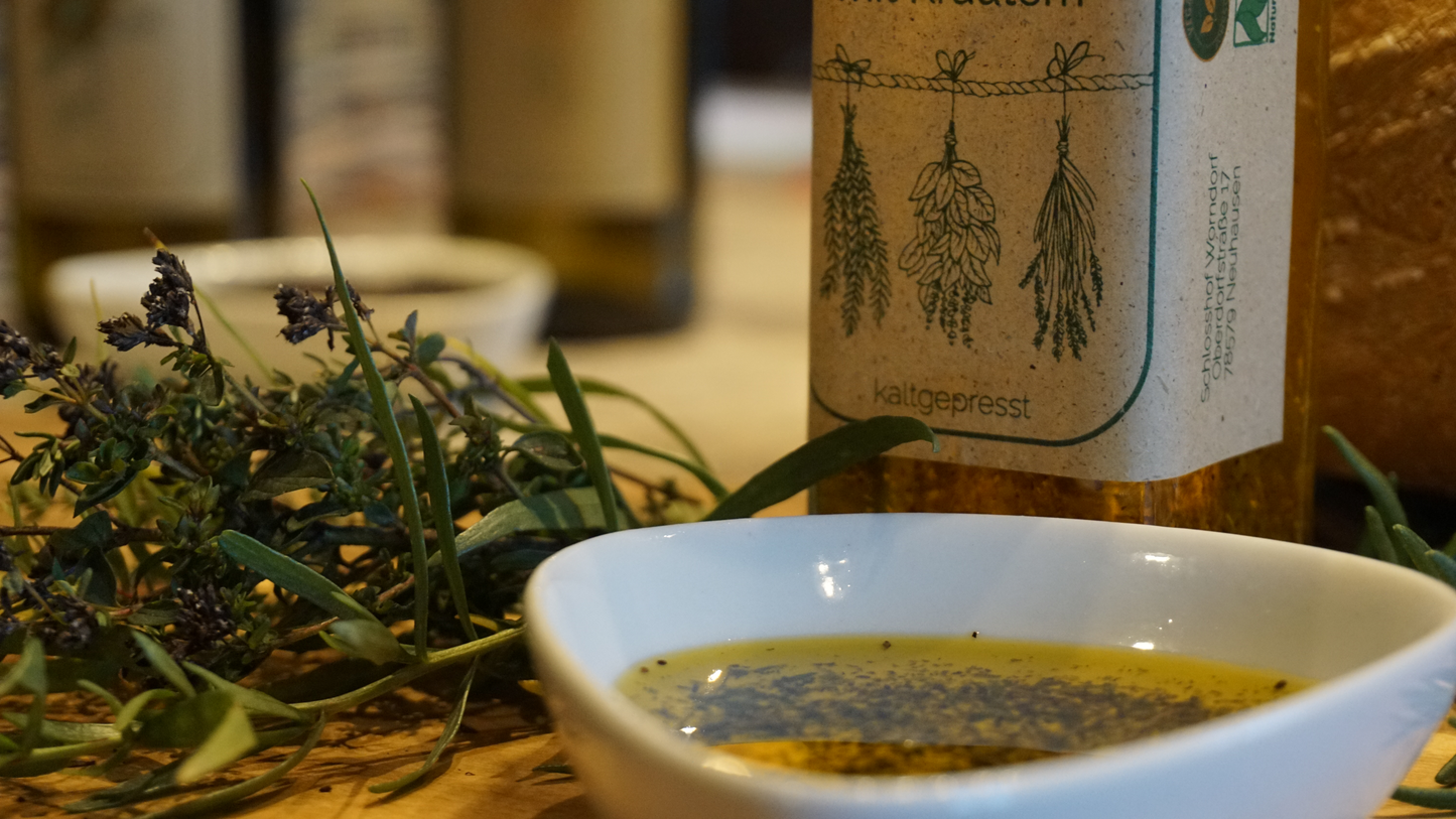 Reines Bio-Rapsöl verfeinert mit Kräutern. Handgefertigt, nachhaltig, vegan, biologisch angebaut. Direkt vom Bauernhof