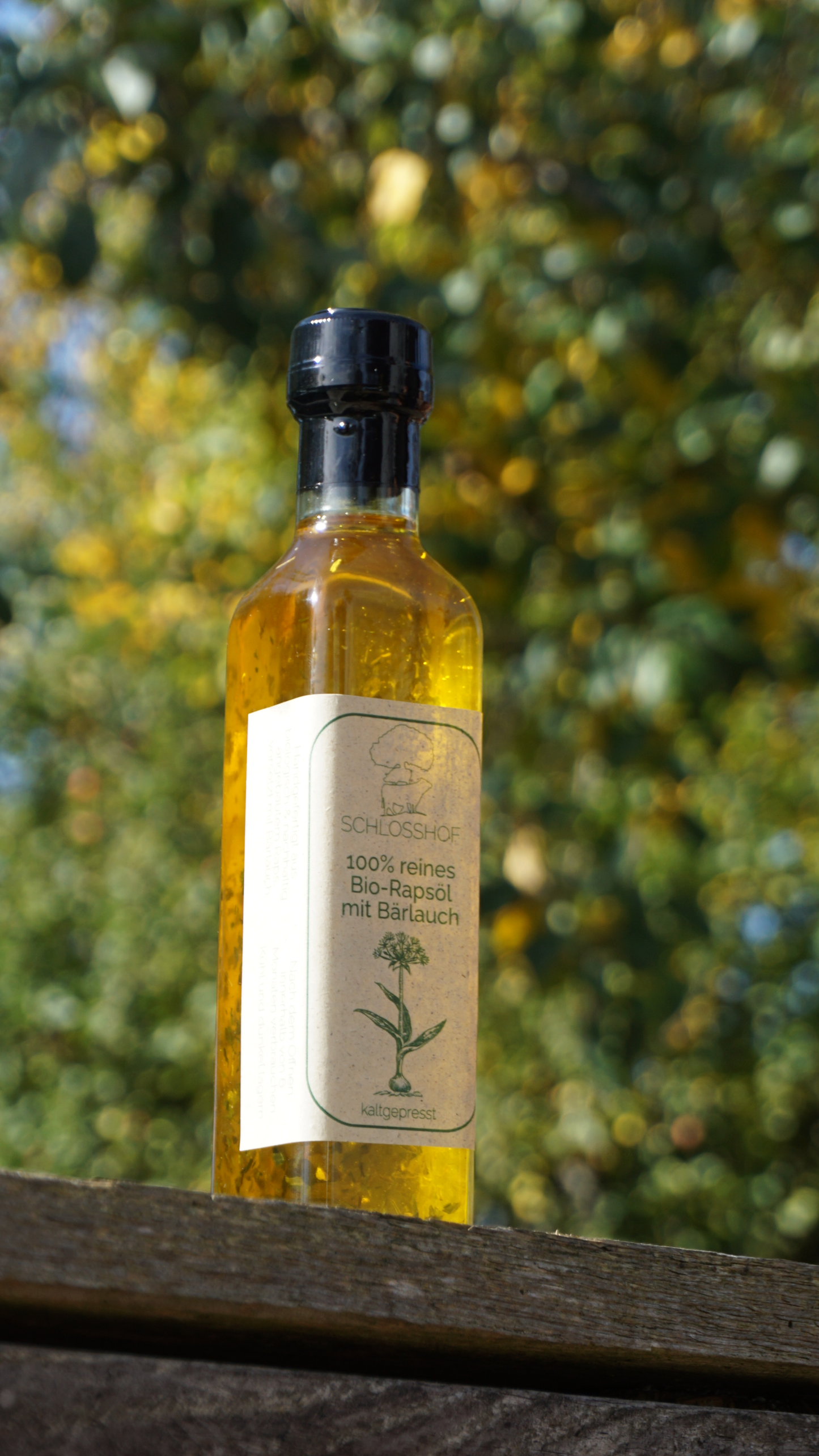 Reines Bio-Rapsöl verfeinert mit Bärlauch. Handgefertigt, nachhaltig, vegan, biologisch angebaut. Direkt vom Bauernhof