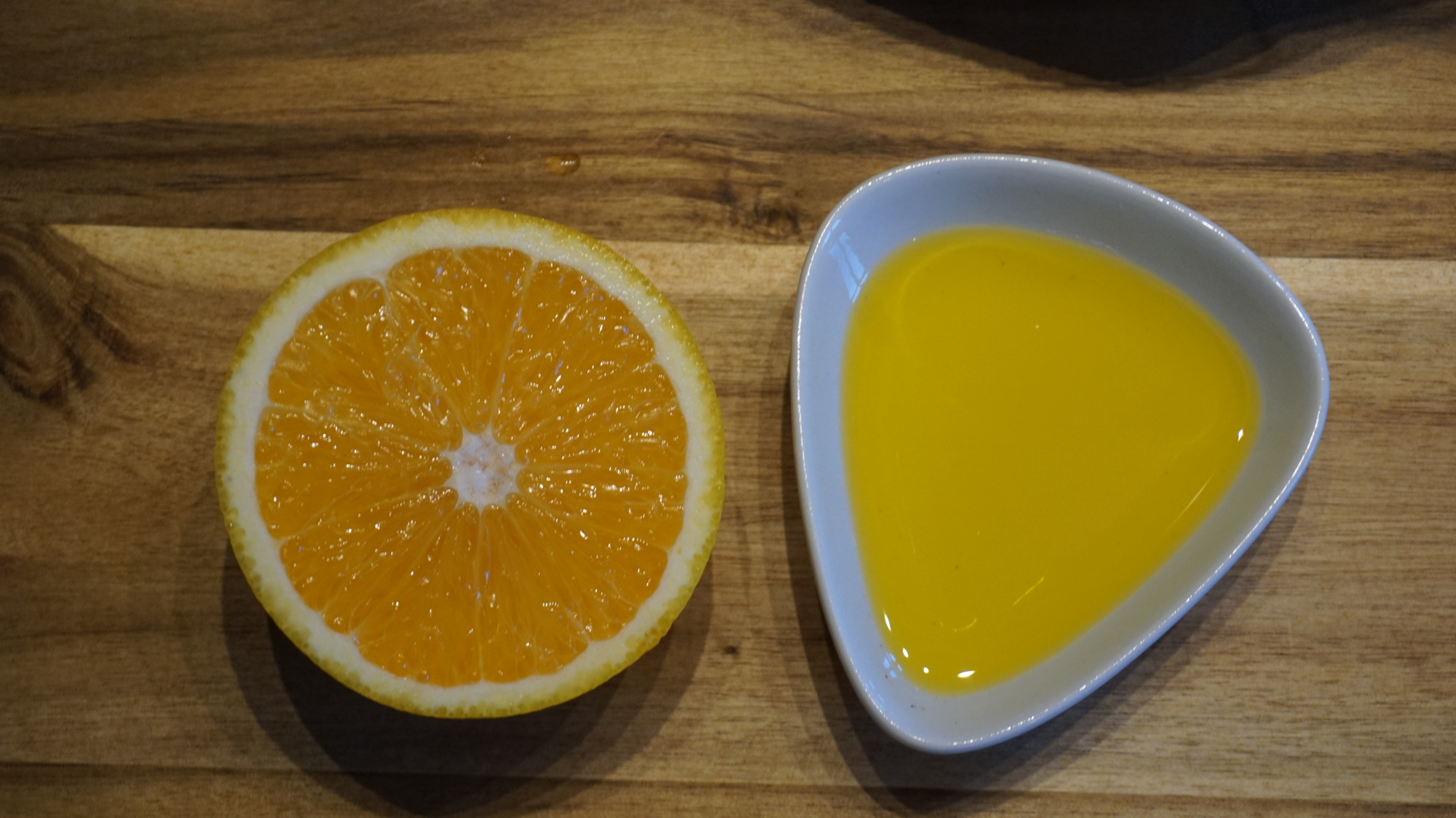 Reines Bio-Rapsöl verfeinert mit Orange. Handgefertigt, nachhaltig, vegan, biologisch angebaut. Direkt vom Bauernhof
